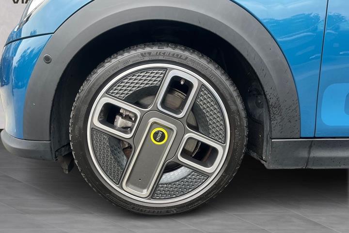 Blå Mini Cooper fra 2021