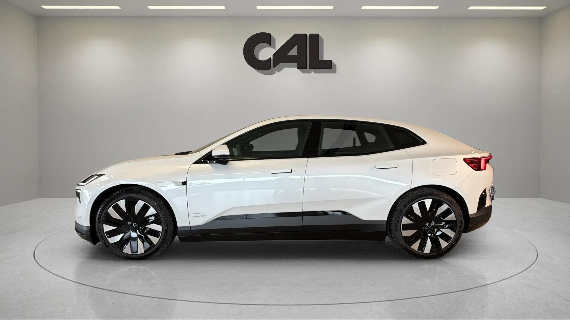 Hvid Polestar 4 fra 2026