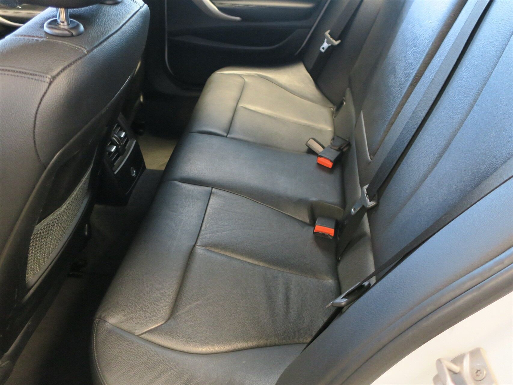 Hvid BMW 118i fra 2018