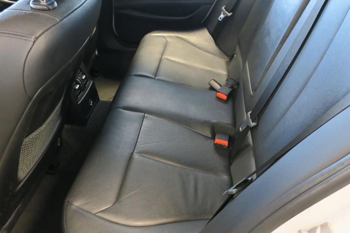 Hvid BMW 118i fra 2018
