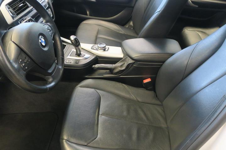 Hvid BMW 118i fra 2018