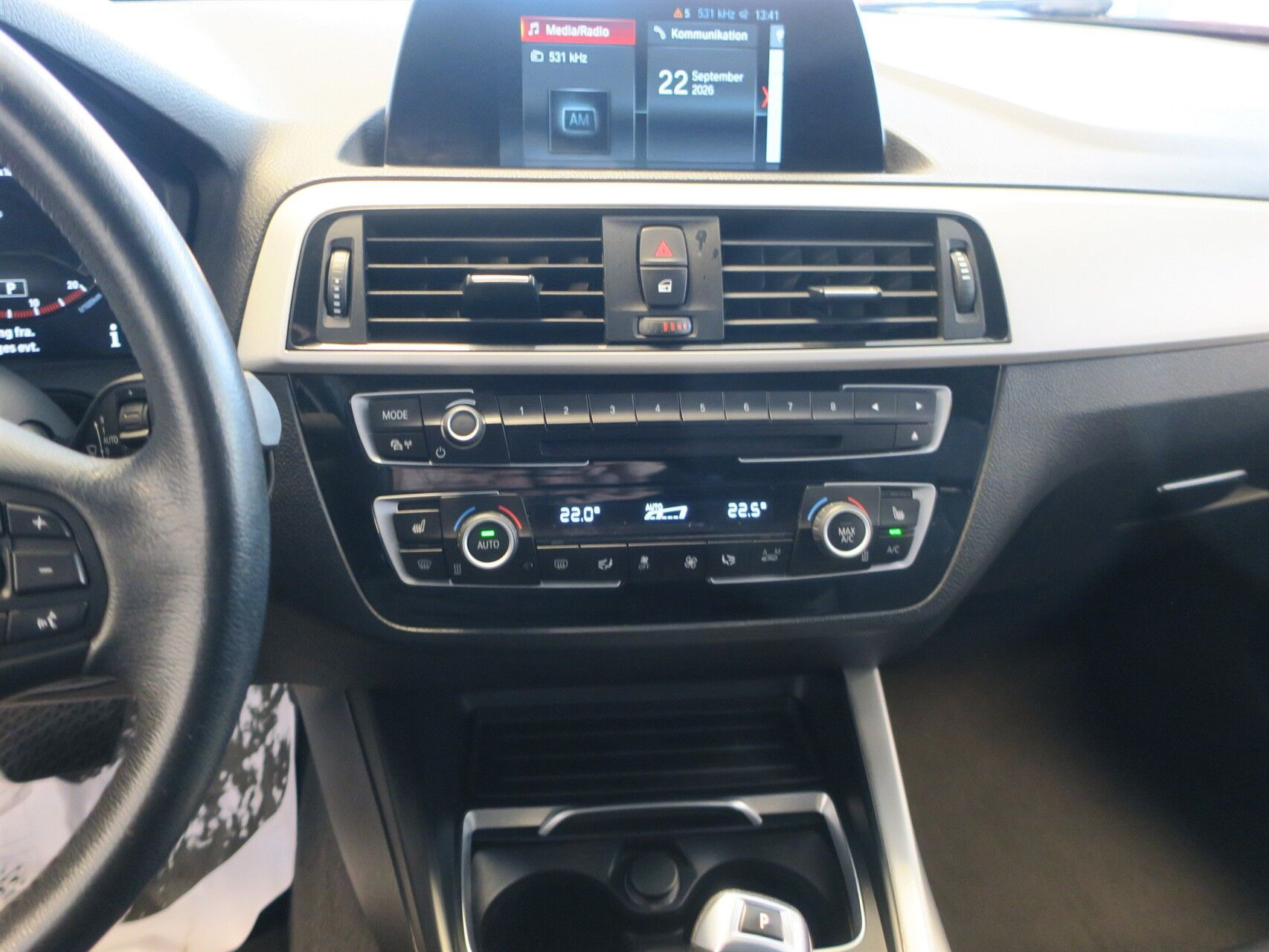 Hvid BMW 118i fra 2018