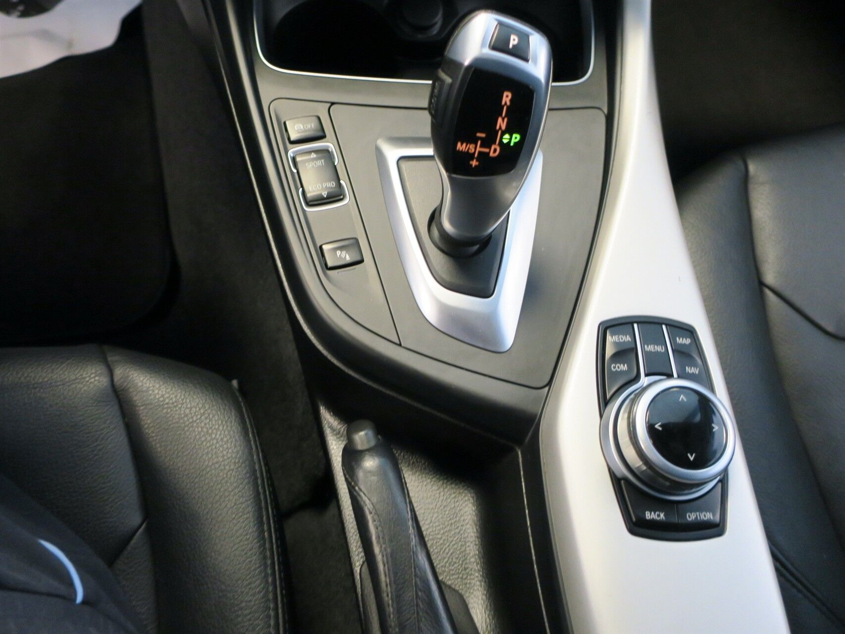 Hvid BMW 118i fra 2018