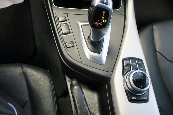 Hvid BMW 118i fra 2018