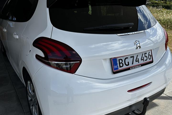 Hvid Peugeot 208 fra 2016