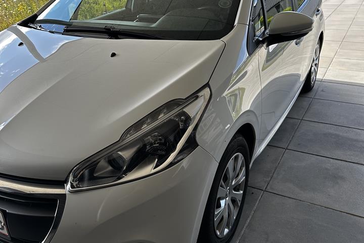 Hvid Peugeot 208 fra 2016
