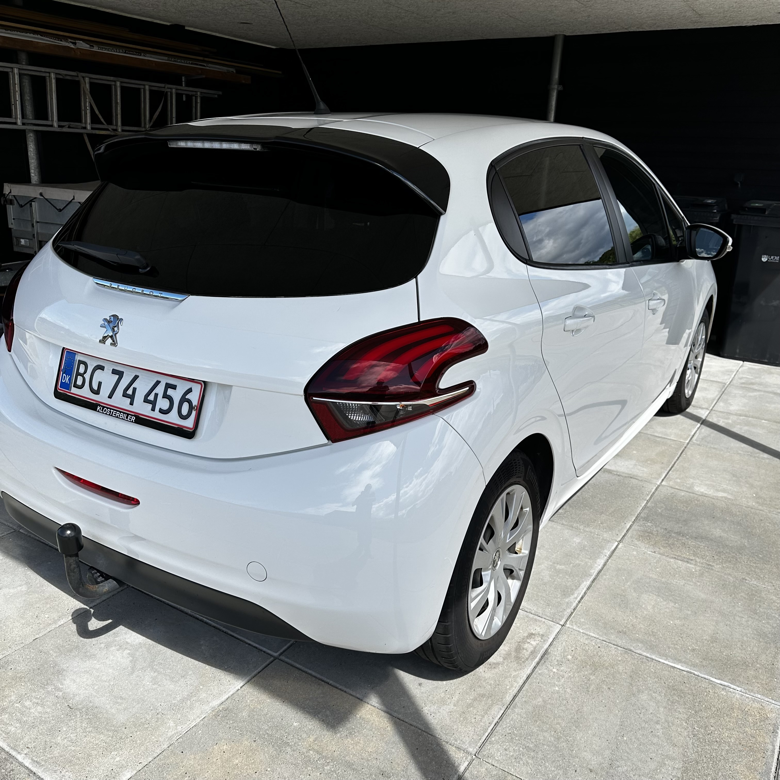 Hvid Peugeot 208 fra 2016