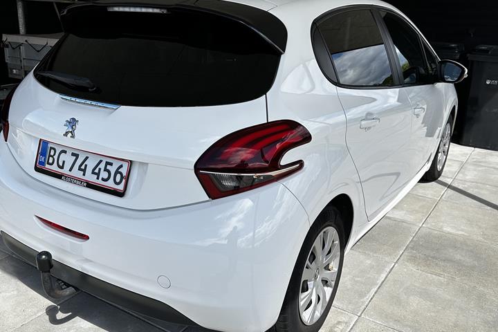 Hvid Peugeot 208 fra 2016