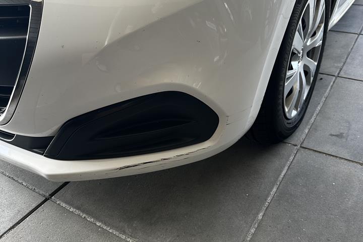 Hvid Peugeot 208 fra 2016