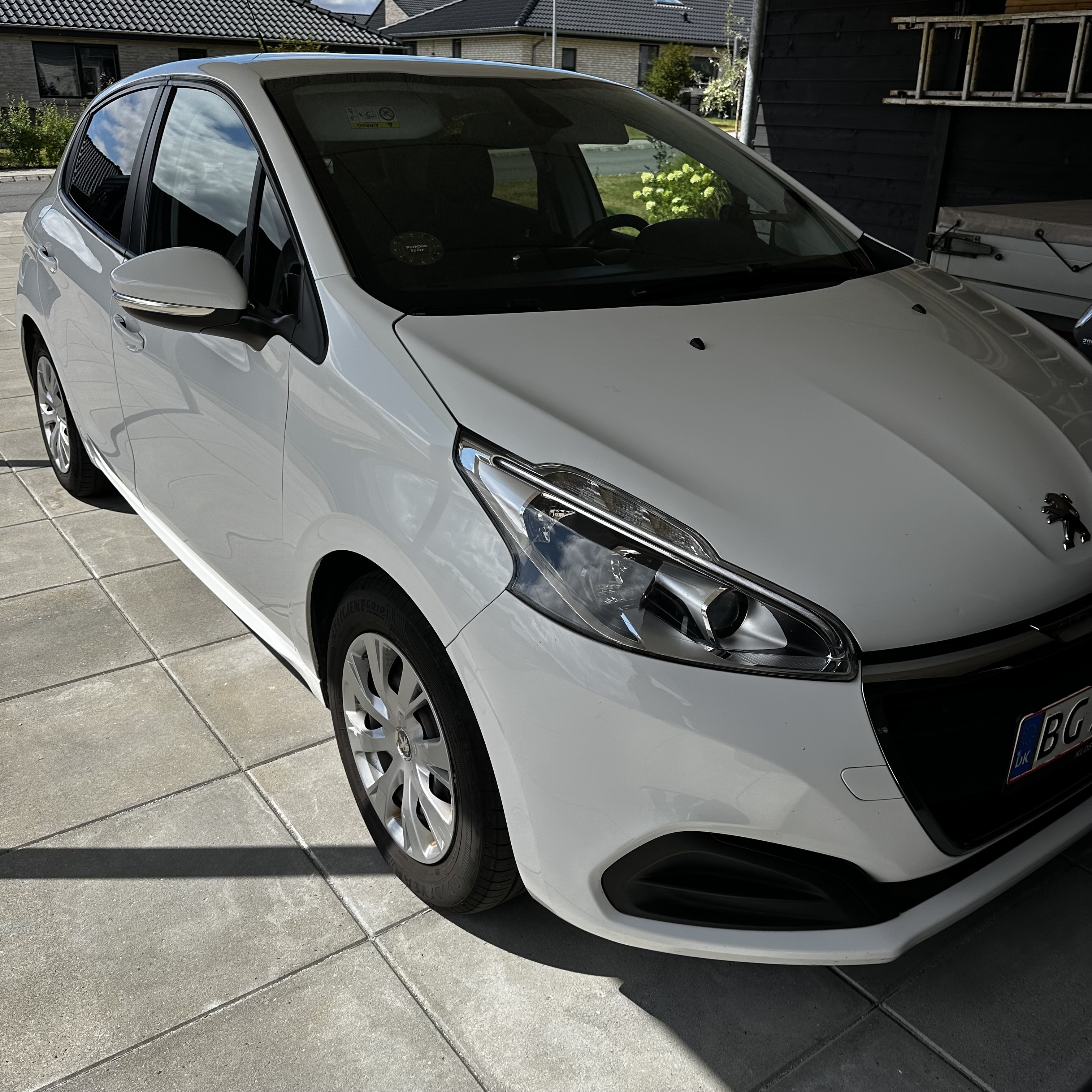 Hvid Peugeot 208 fra 2016
