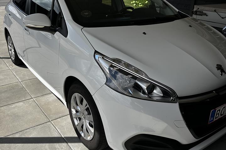 Hvid Peugeot 208 fra 2016