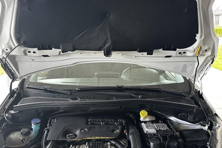Hvid Peugeot 208 fra 2016