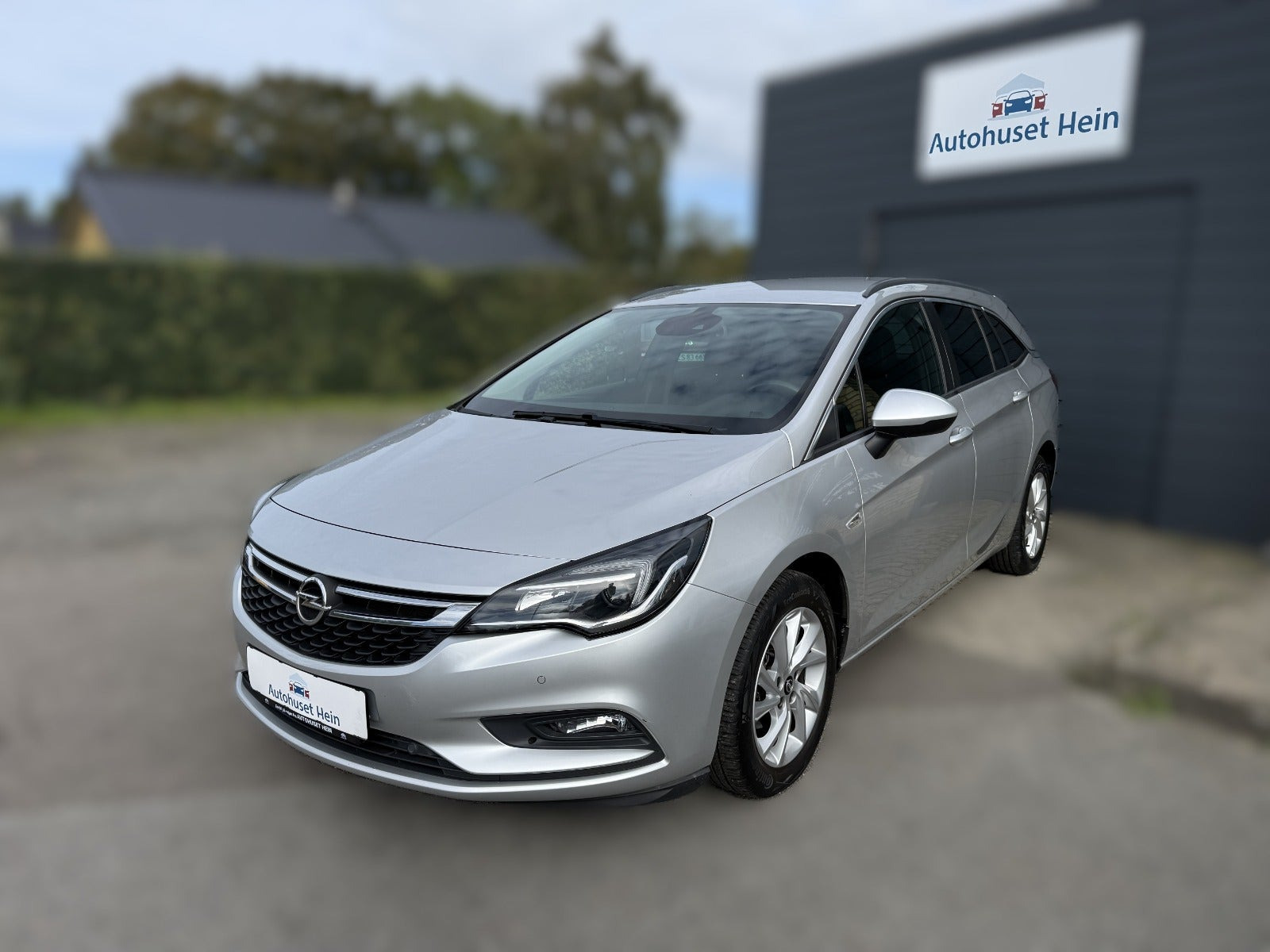 Sølv Opel Astra fra 2019