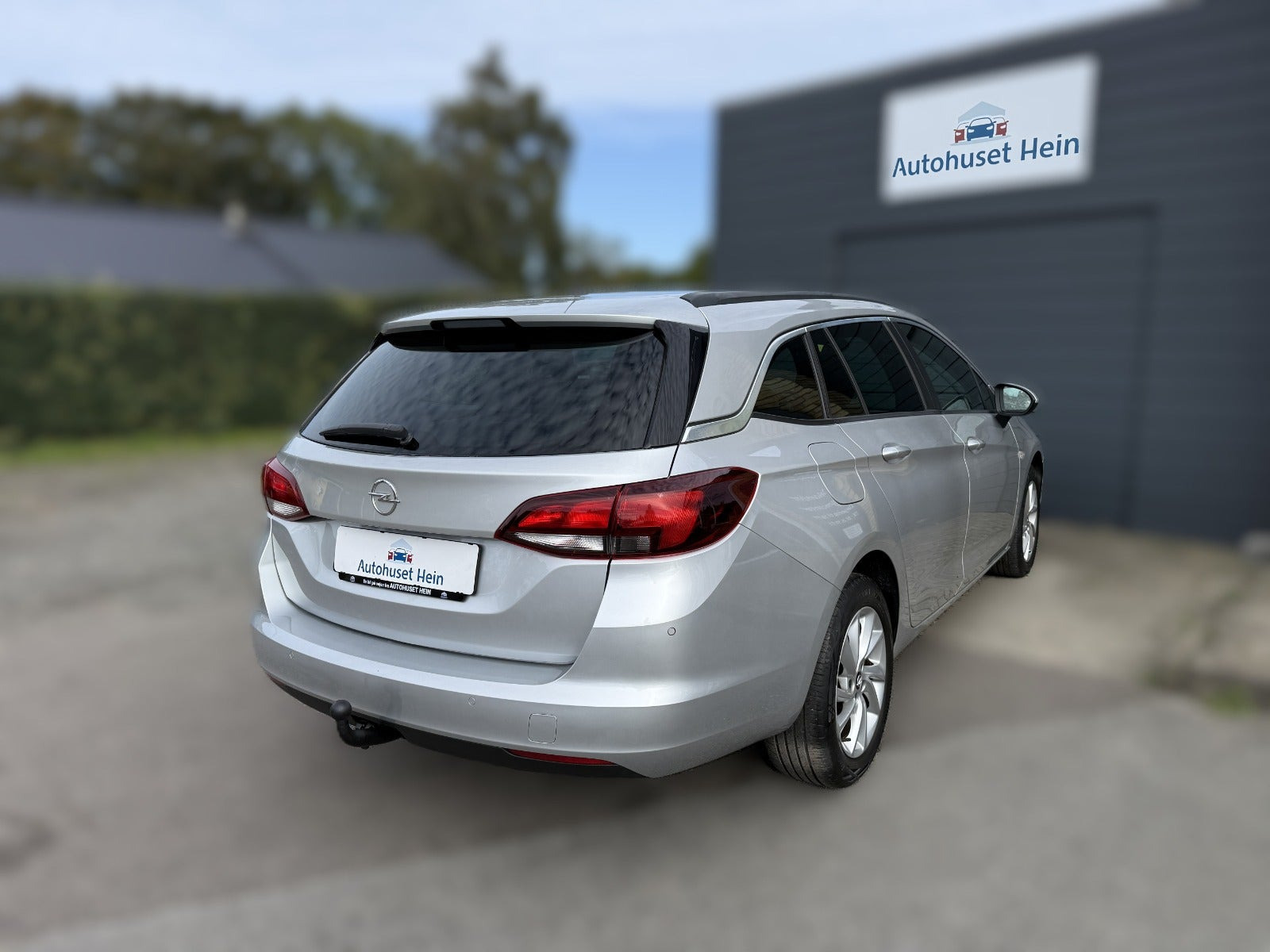 Sølv Opel Astra fra 2019