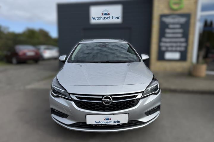 Sølv Opel Astra fra 2019