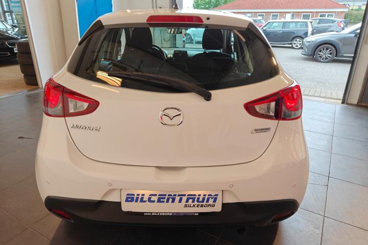 Hvid Mazda 2 fra 2015