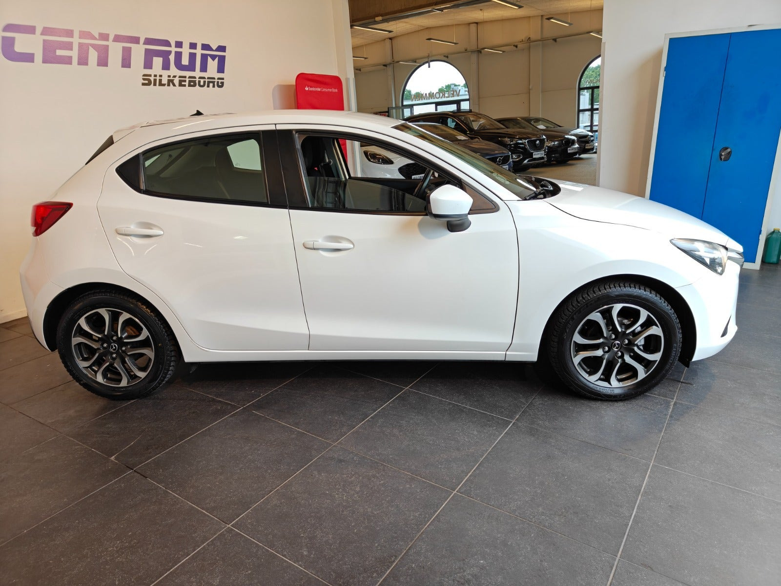 Hvid Mazda 2 fra 2015