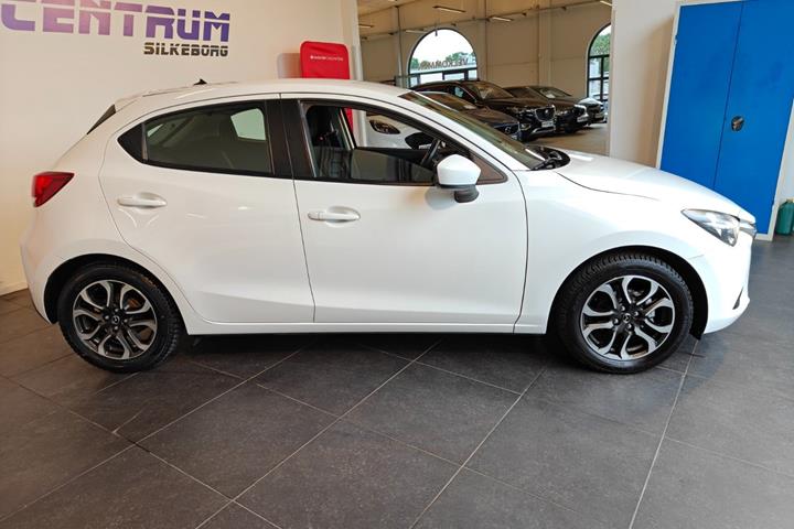 Hvid Mazda 2 fra 2015