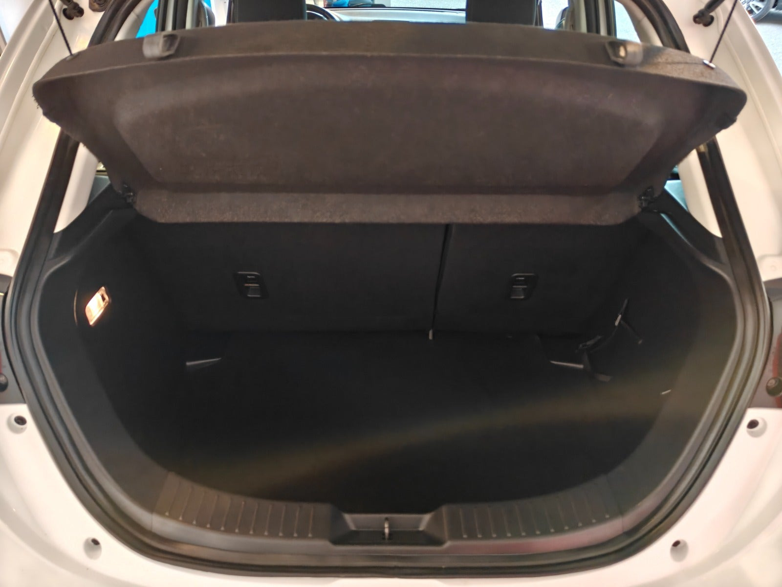 Hvid Mazda 2 fra 2015