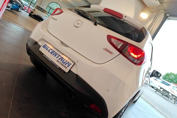 Hvid Mazda 2 fra 2015