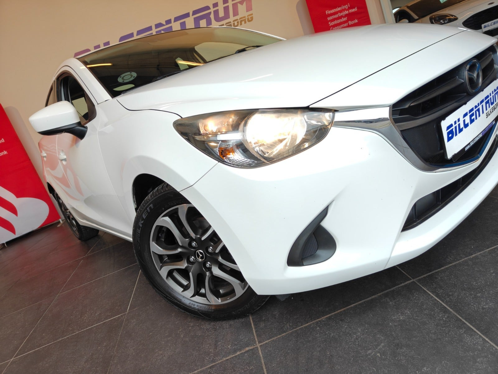 Hvid Mazda 2 fra 2015