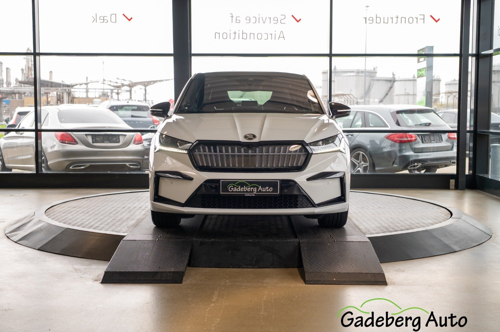 Hvid Skoda Enyaq fra 2023