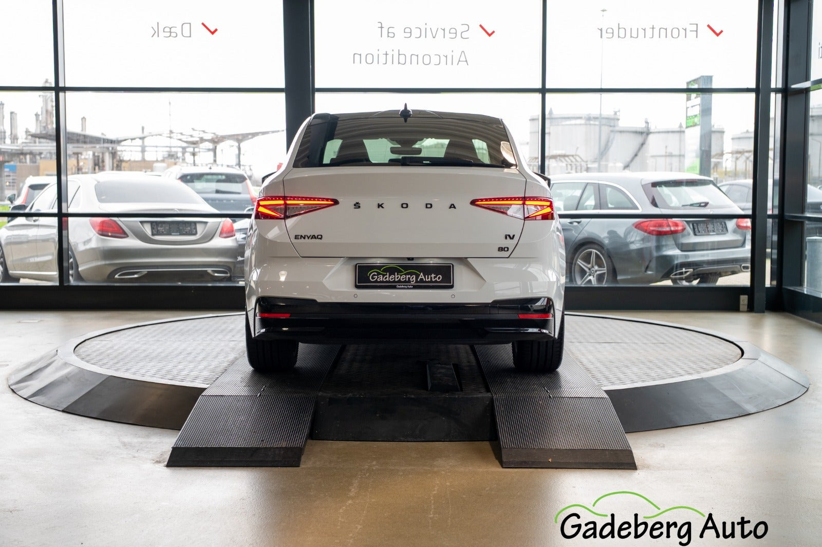 Hvid Skoda Enyaq fra 2023