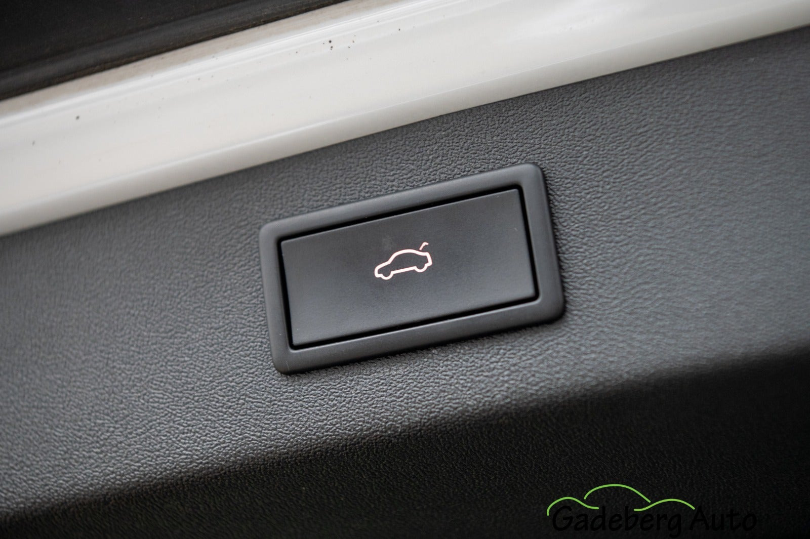 Hvid Skoda Enyaq fra 2023