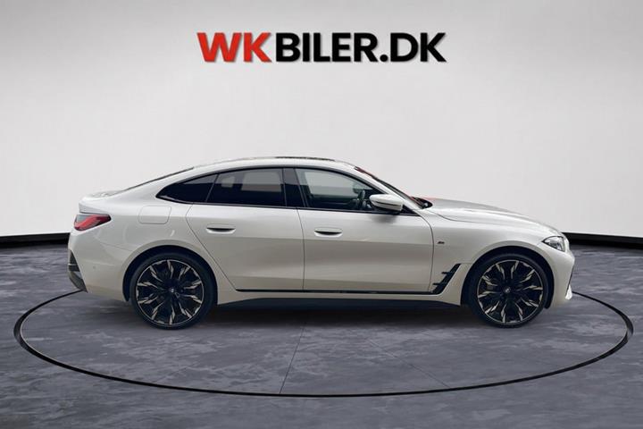 Hvid BMW i4 fra 2024