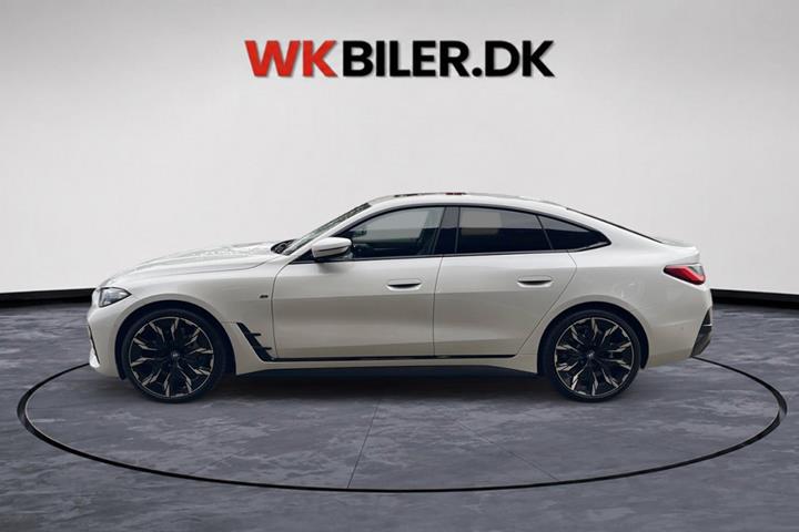 Hvid BMW i4 fra 2024
