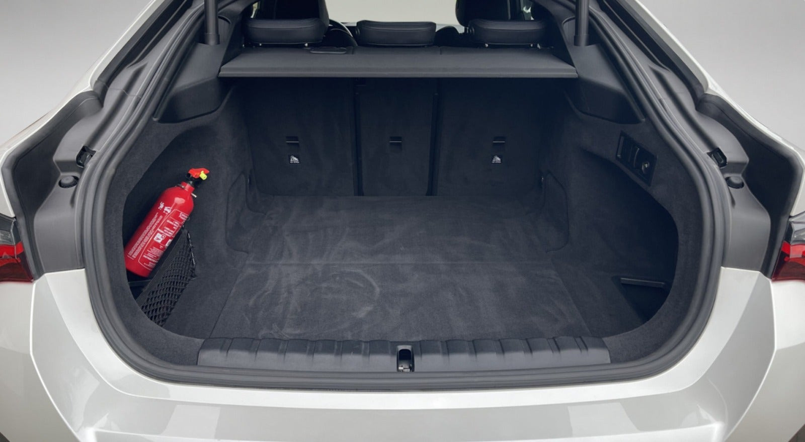 Hvid BMW i4 fra 2024
