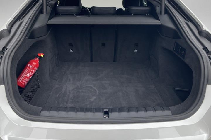 Hvid BMW i4 fra 2024