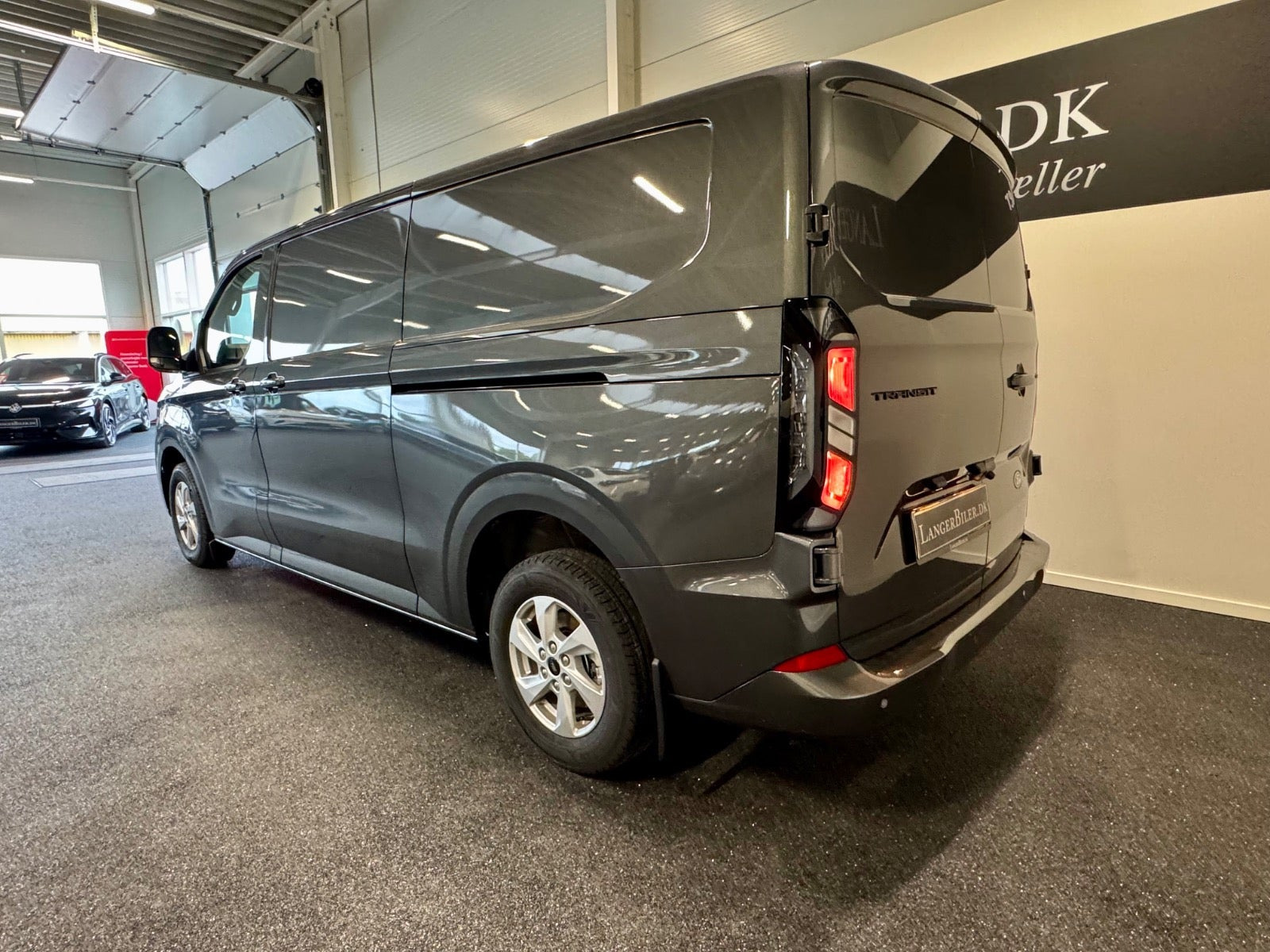 Grå Ford Transit Custom 320 L2 fra 2026