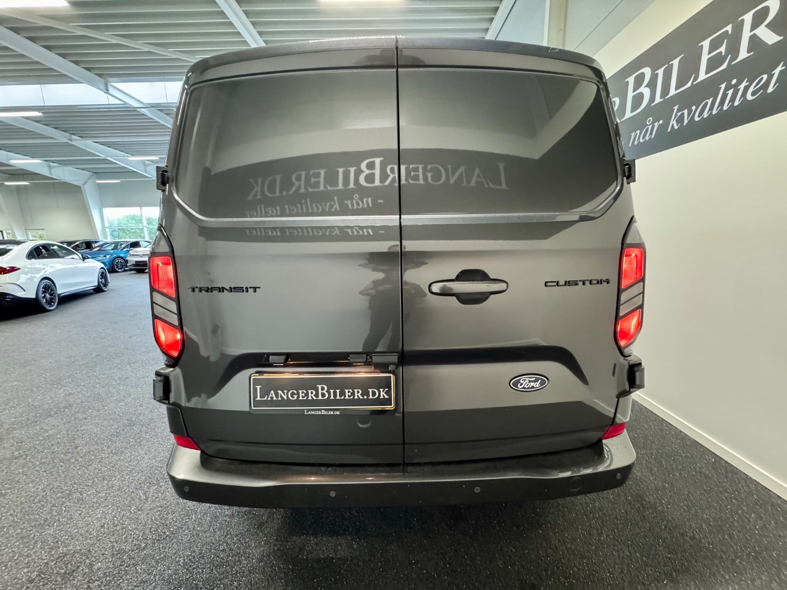 Grå Ford Transit Custom 320 L2 fra 2026