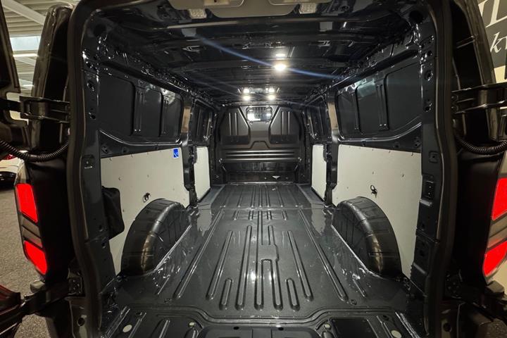 Grå Ford Transit Custom 320 L2 fra 2026