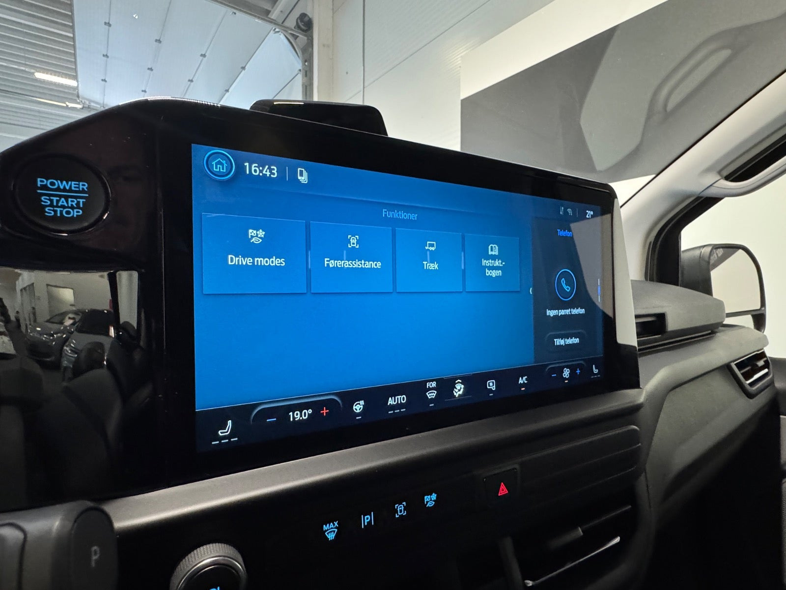 Grå Ford Transit Custom 320 L2 fra 2026