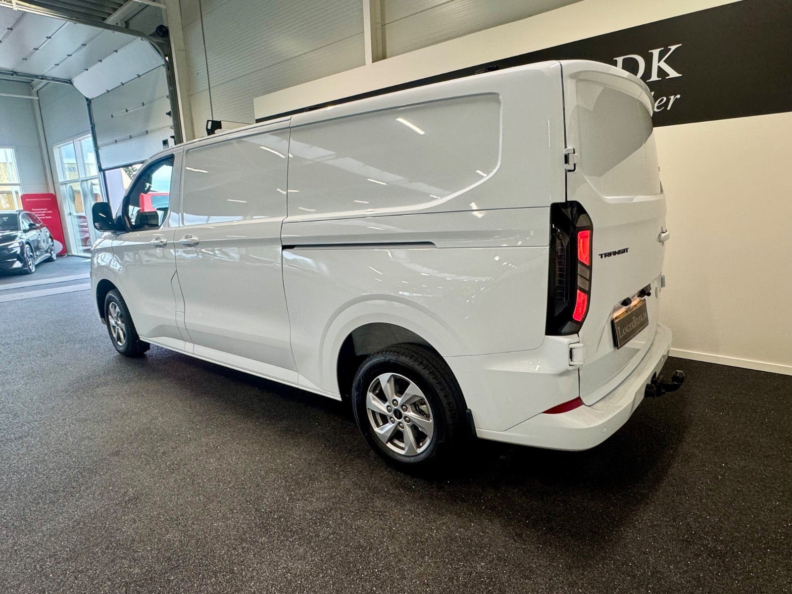 Hvid Ford Transit Custom 320 L2 fra 2026