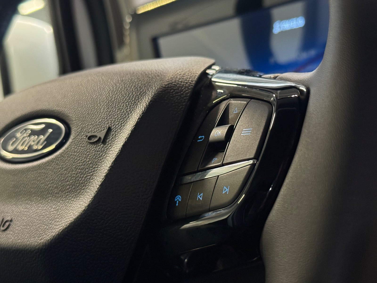Hvid Ford Transit Custom 320 L2 fra 2026