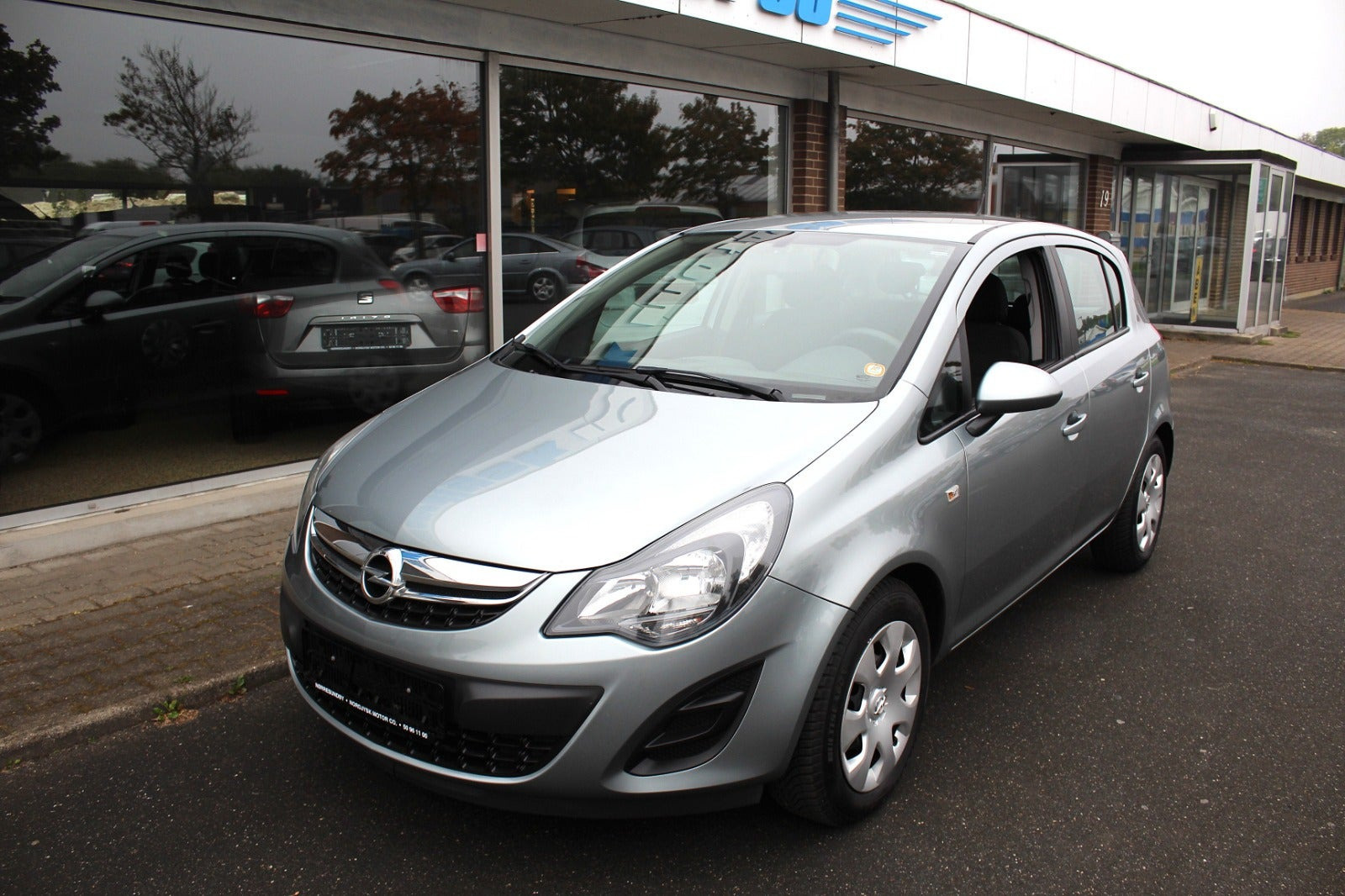 Grå Opel Corsa fra 2014