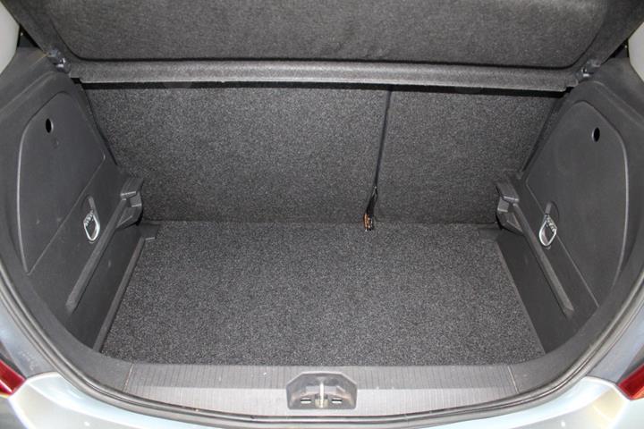 Grå Opel Corsa fra 2014