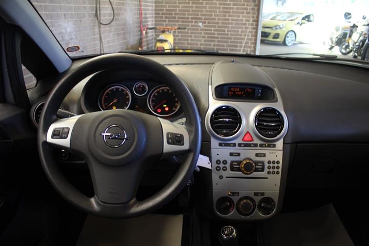 Grå Opel Corsa fra 2014
