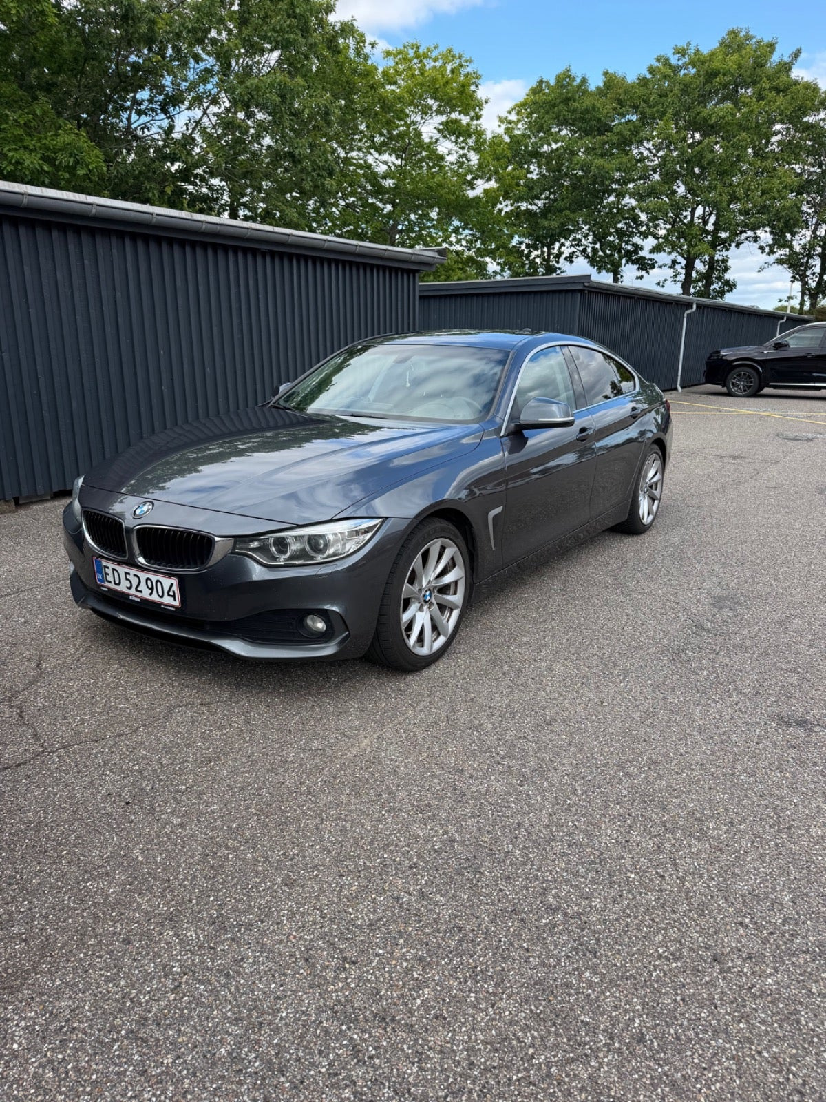 Grå BMW 420d fra 2017