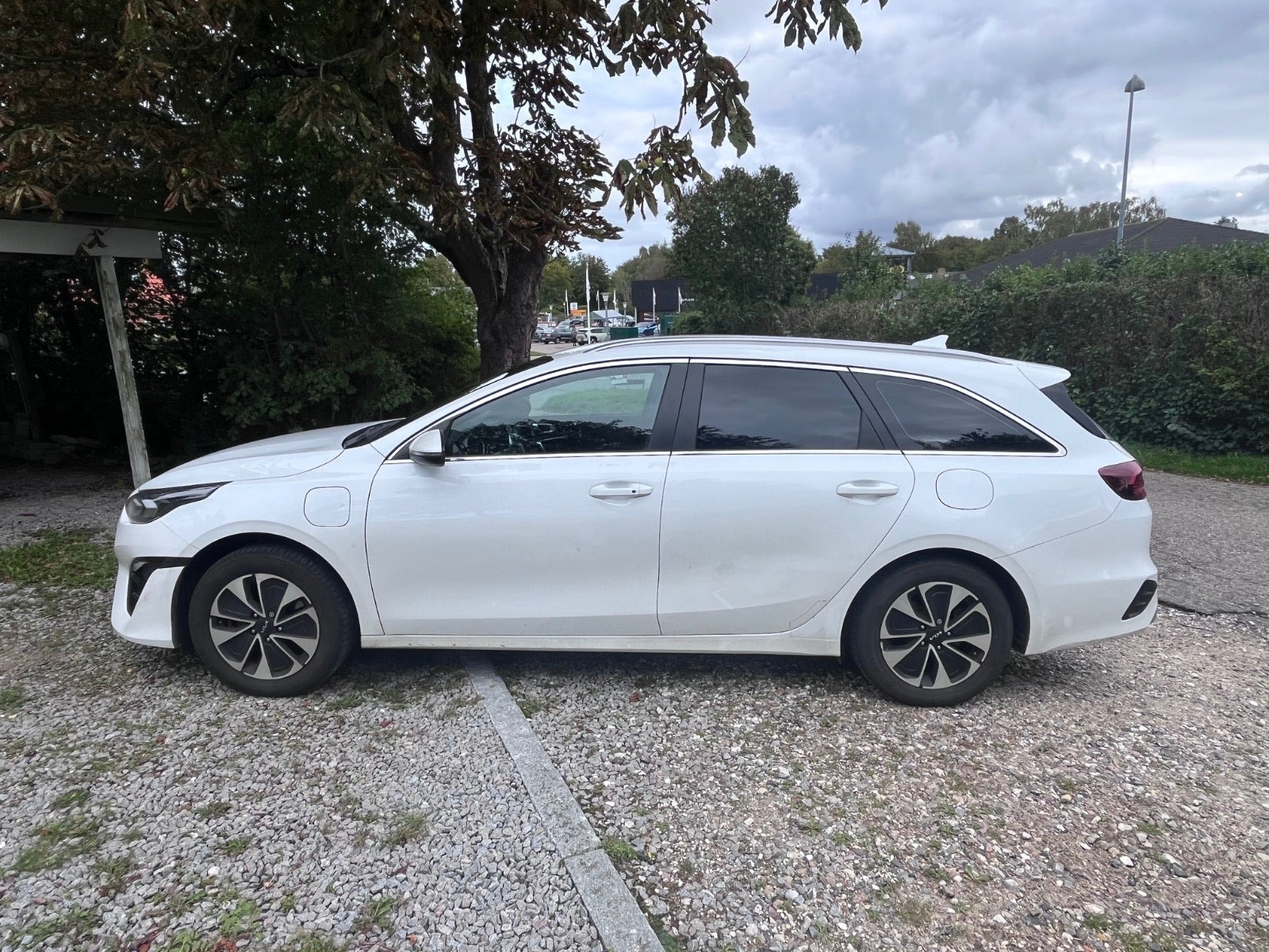 Hvid Kia Ceed fra 2023