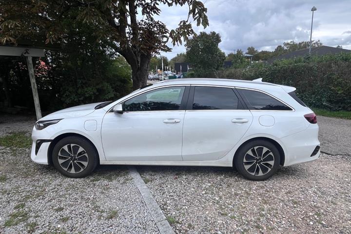 Hvid Kia Ceed fra 2023