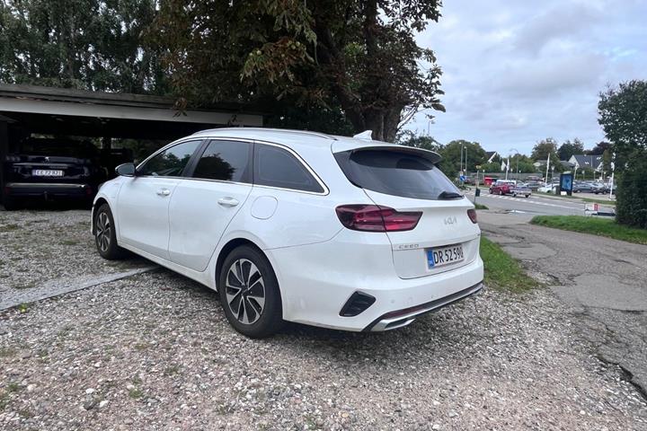 Hvid Kia Ceed fra 2023