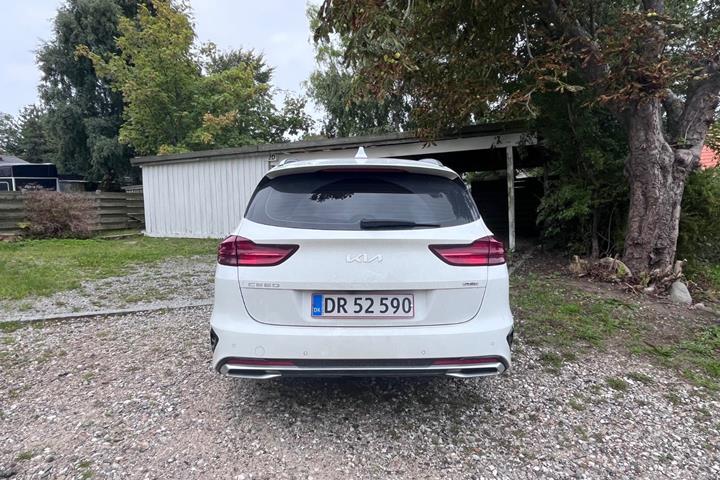 Hvid Kia Ceed fra 2023