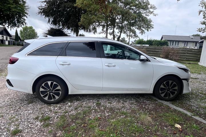 Hvid Kia Ceed fra 2023