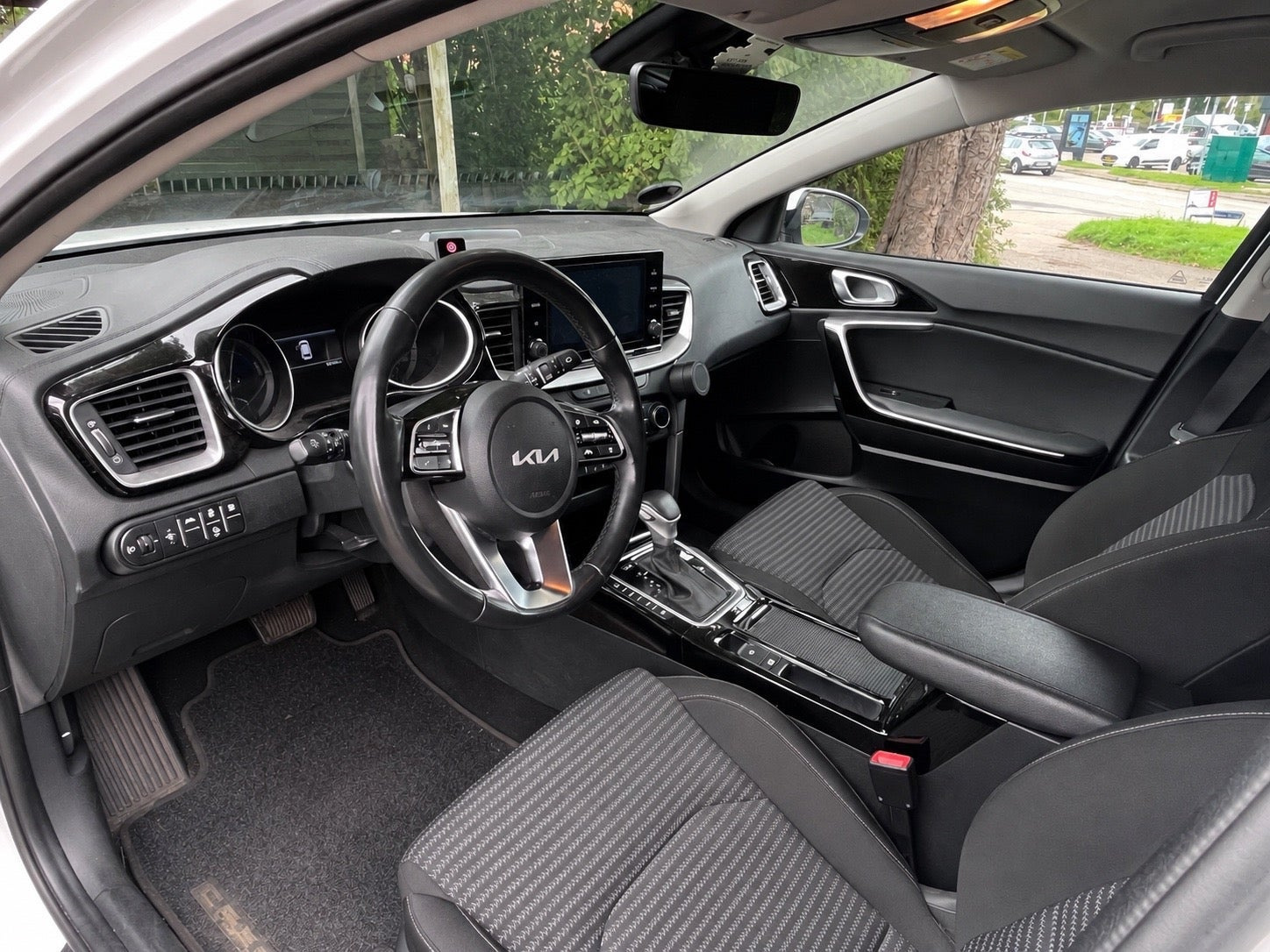 Hvid Kia Ceed fra 2023