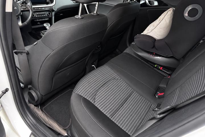 Hvid Kia Ceed fra 2023
