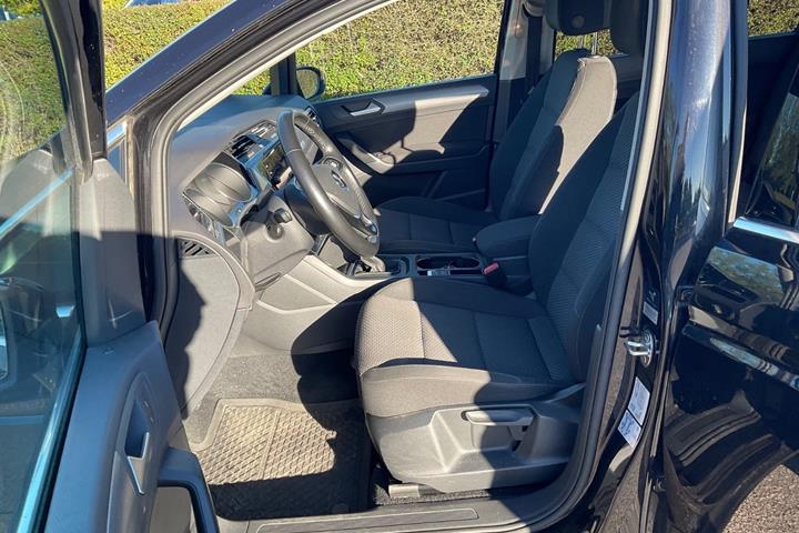 Sort VW Touran fra 2018